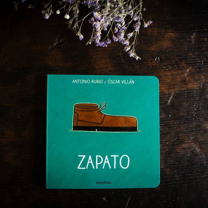 LIBRO DE LA CUNA A LA LUNA: ZAPATO