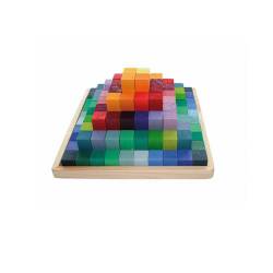 Pirámide de bloques de madera