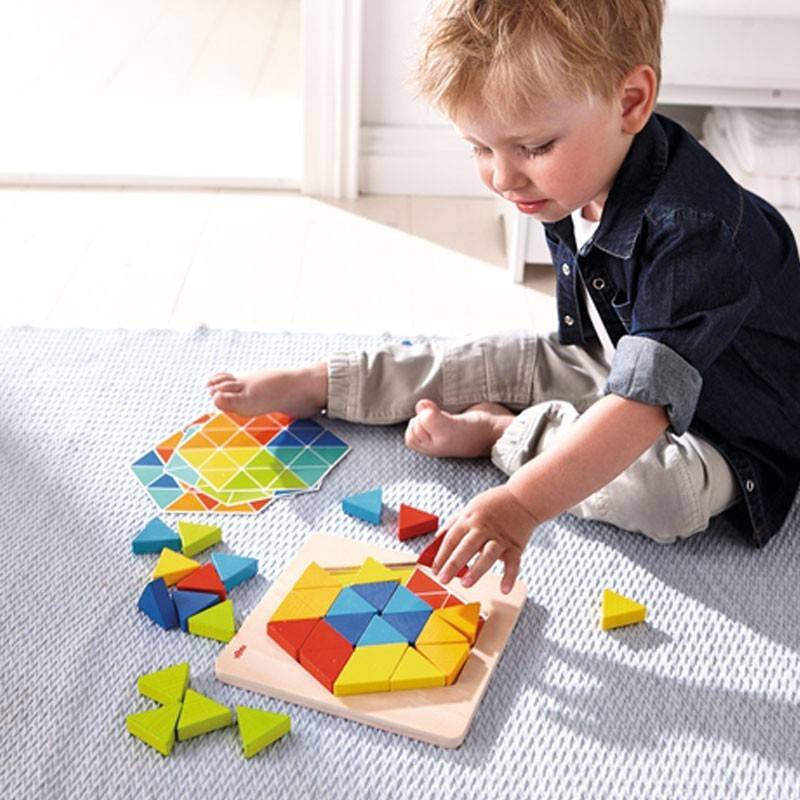 Triángulos mágicos, juego de composición